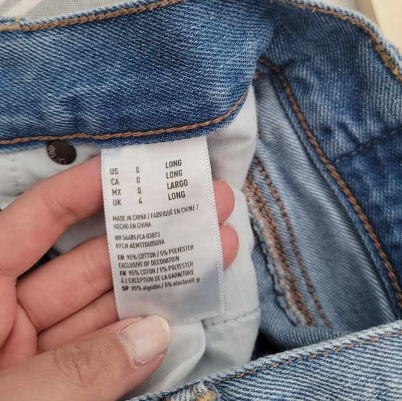 American Eagle - Distressed / Ripped Straight Legged Jeans - Picture 6 of 6